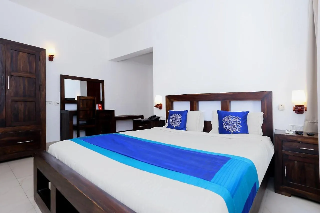 Vaccinated Staff- Oyo Flagship 40093 Hotel Fort Castle 3*, Fort Kochi India